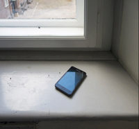 ... 2016. Lydværk (readymade). <br>
Mobiltelefon. 13 x 7 x 1 cm.